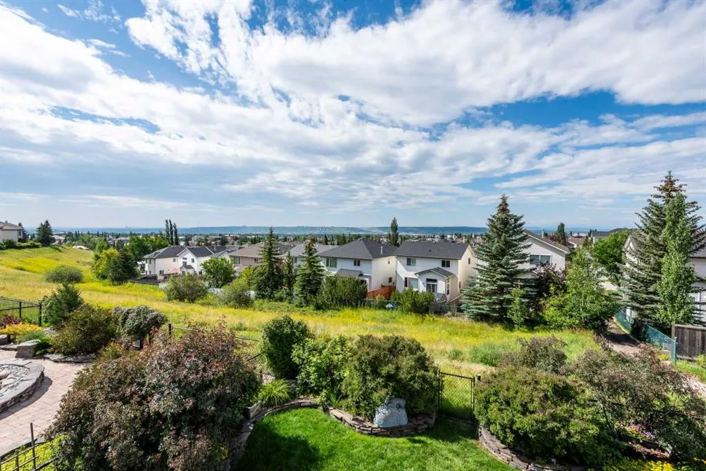 49 Arbour Crest Heights NW