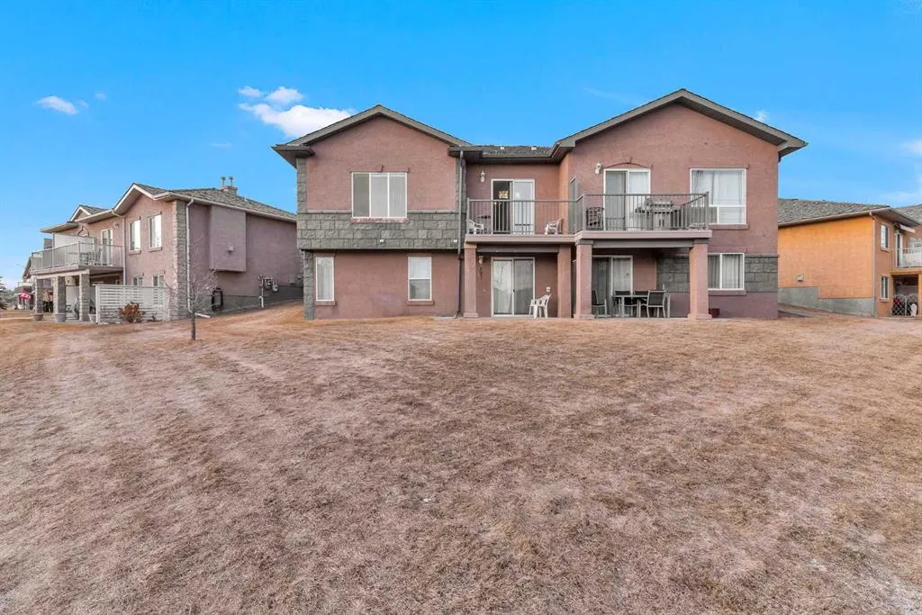 197 Royal Crest View NW