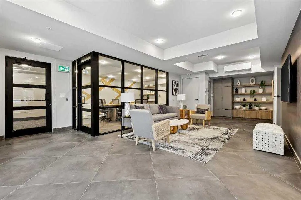 3932 University Avenue NW, #627