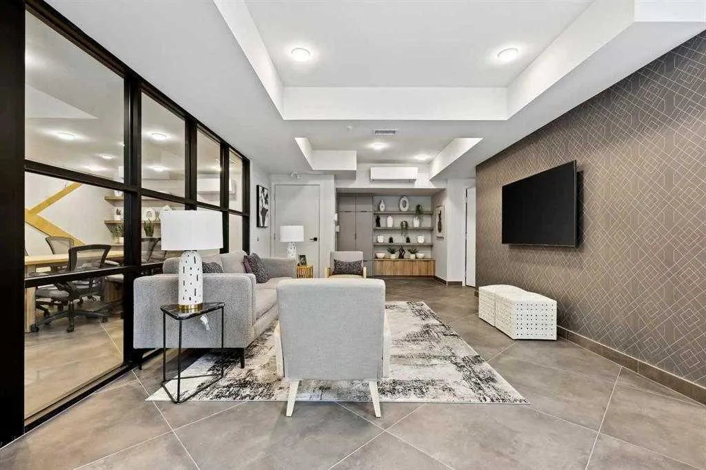3932 University Avenue NW, #627