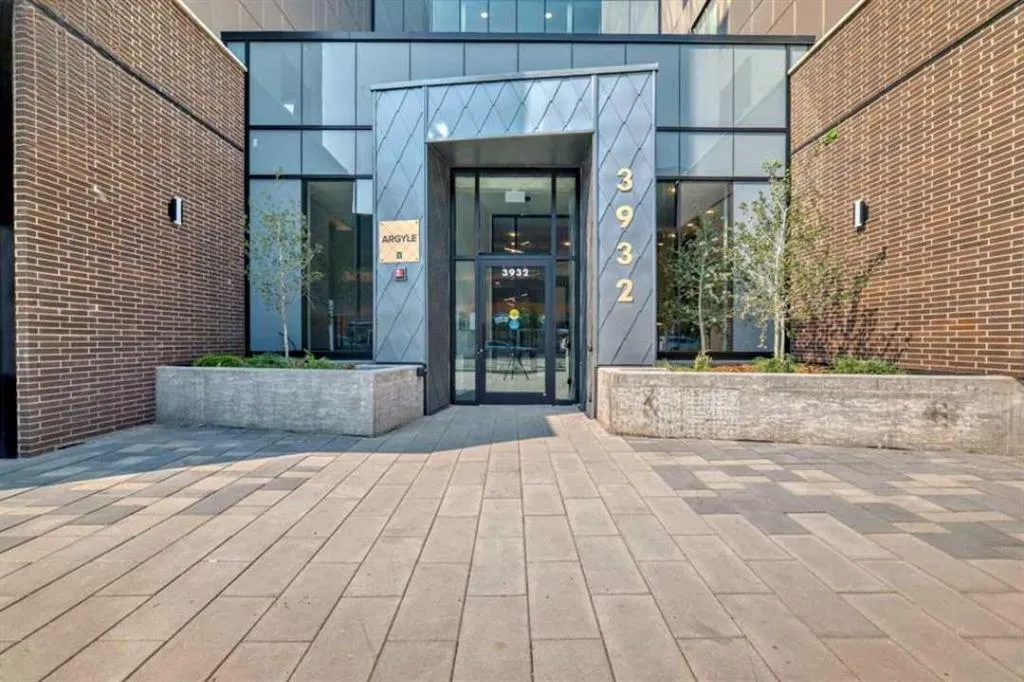 3932 University Avenue NW, #627