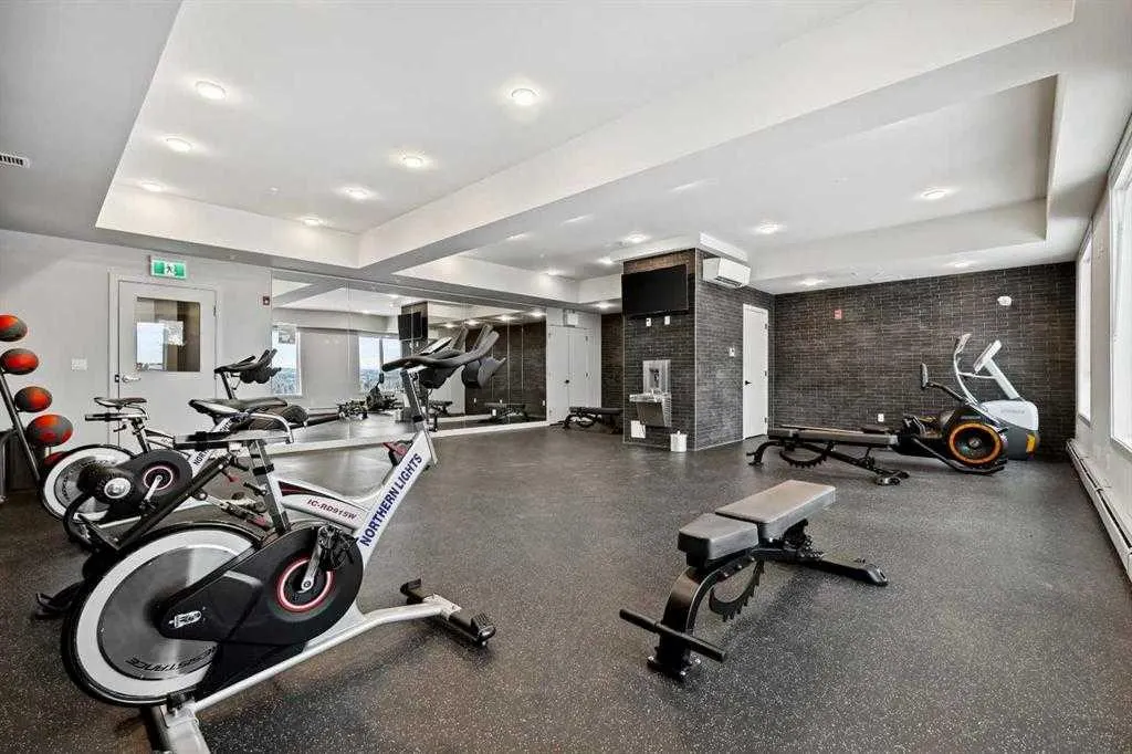 3932 University Avenue NW, #627