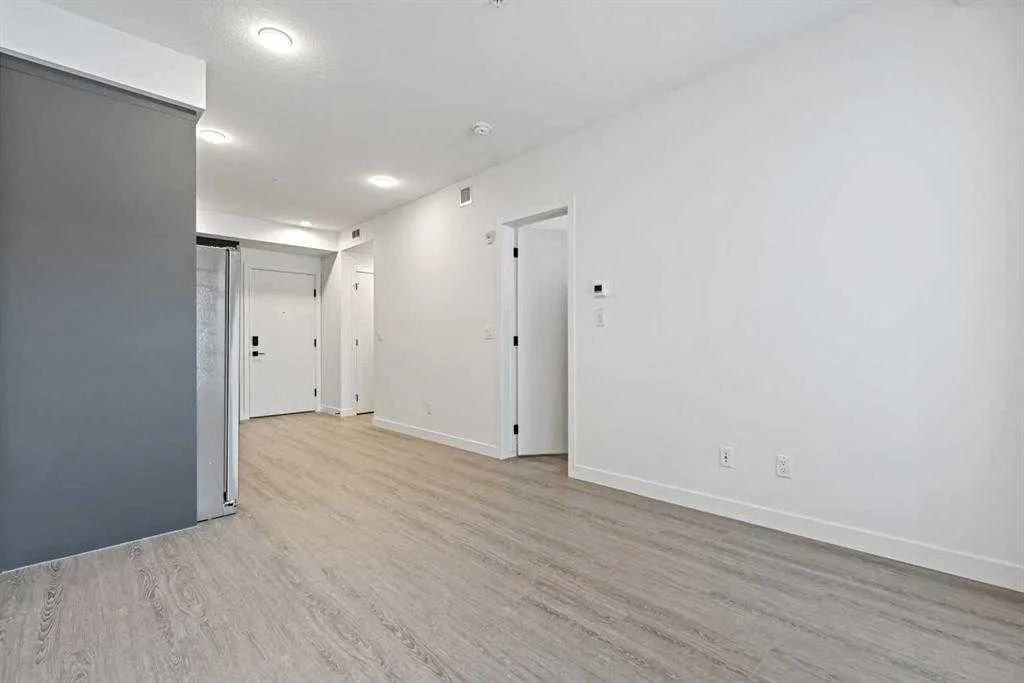 3932 University Avenue NW, #627