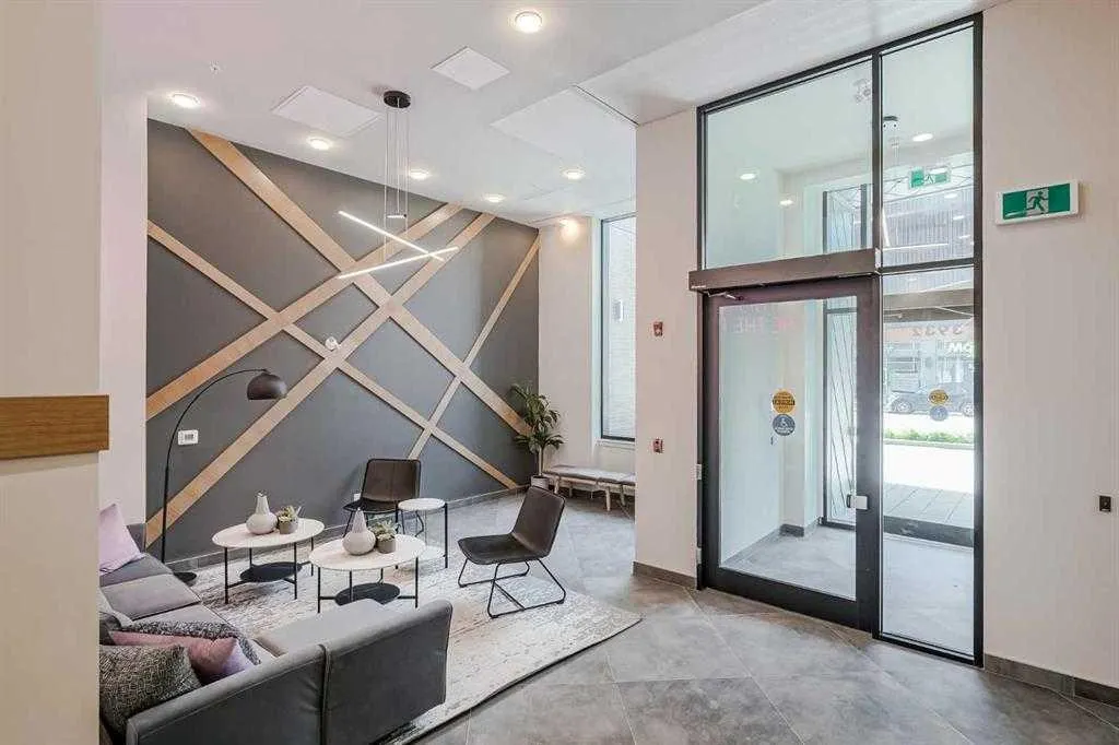 3932 University Avenue NW, #627