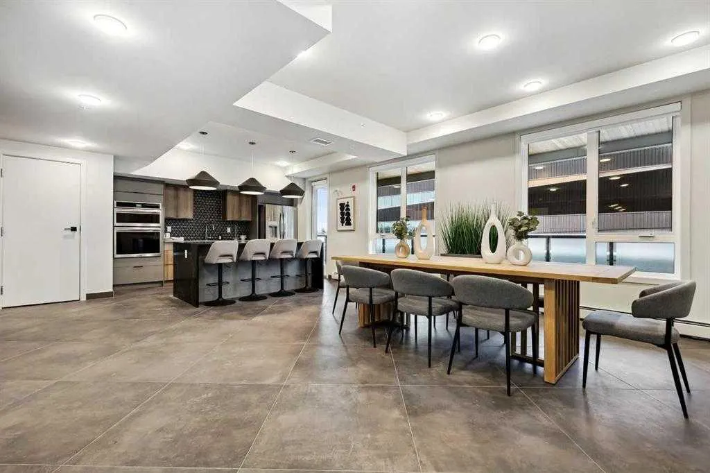3932 University Avenue NW, #627