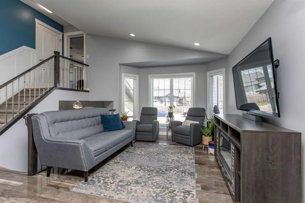 66 WOODBINE Avenue