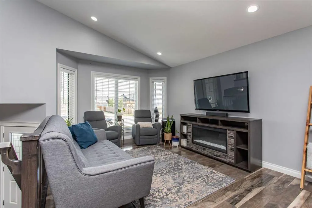 66 WOODBINE Avenue