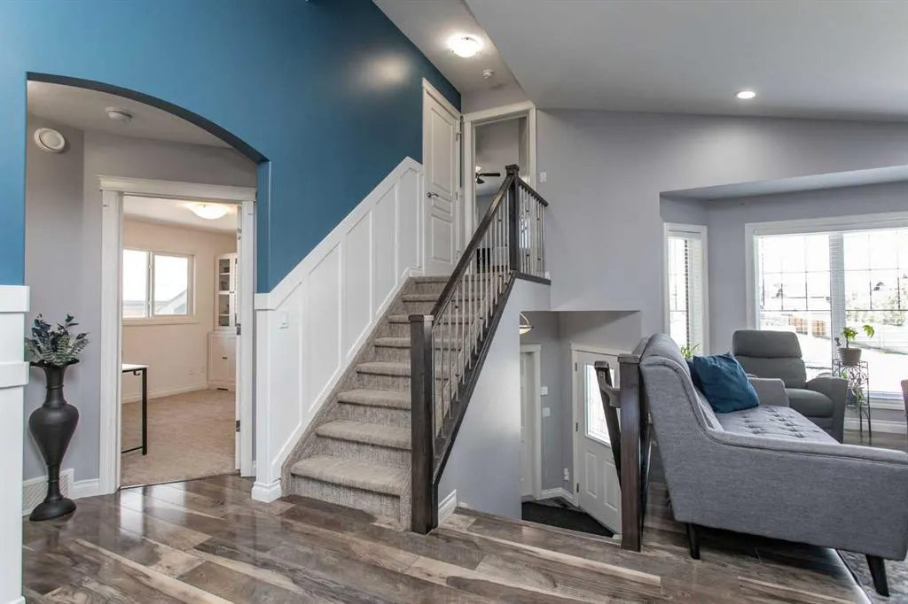 66 WOODBINE Avenue