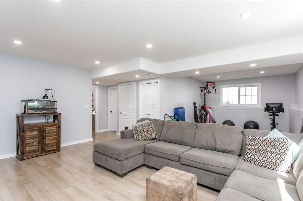 66 WOODBINE Avenue