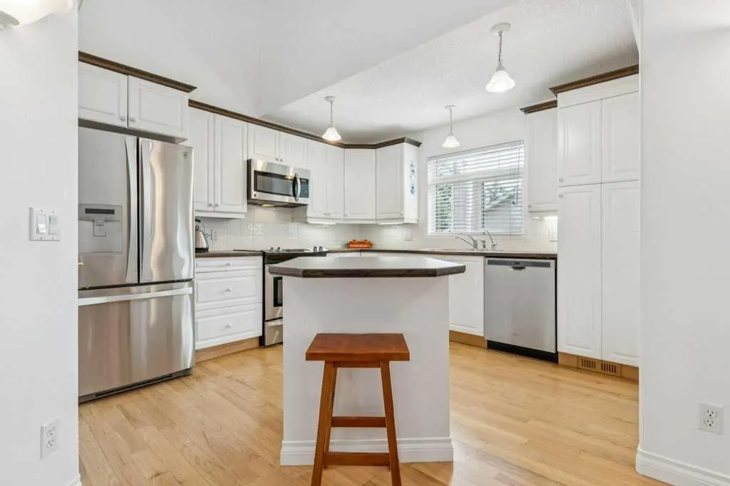 18 Varsity Estates Park NW