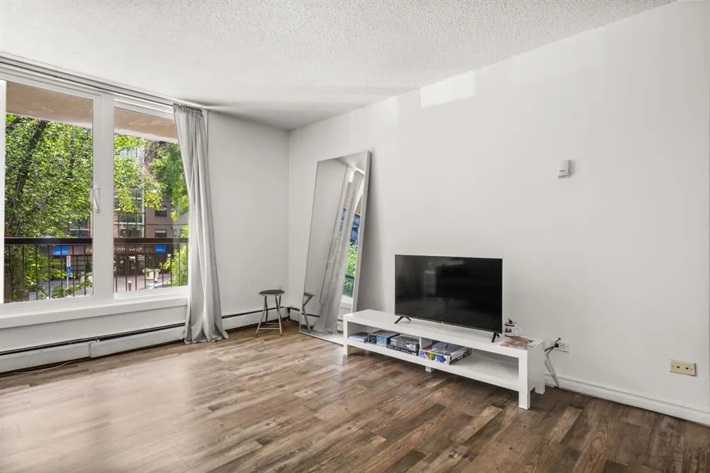 1312 13 Avenue SW, #202