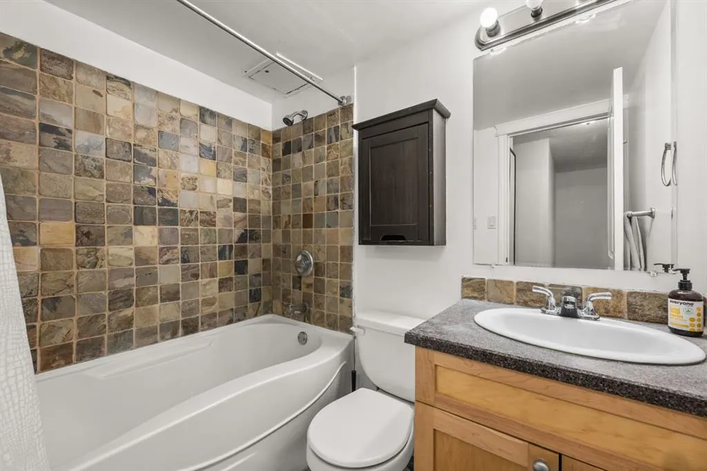 1312 13 Avenue SW, #202