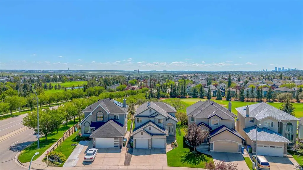 9 Panorama Hills Manor NW