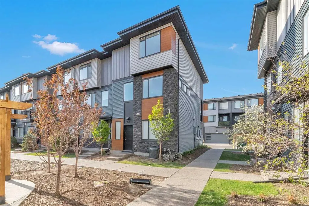 316 Corner Glen Circle NE