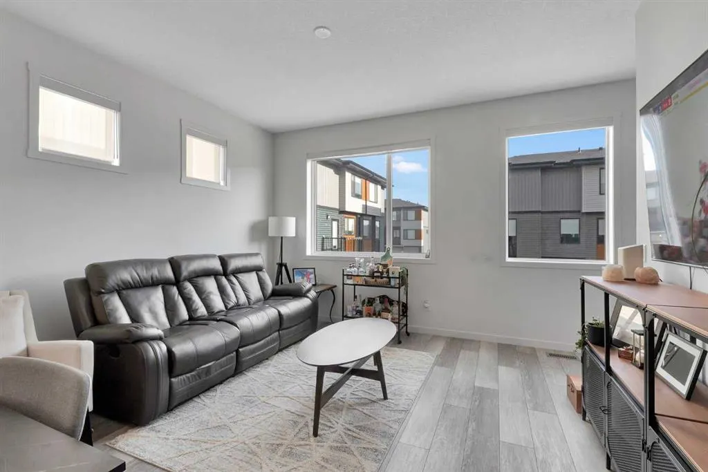 316 Corner Glen Circle NE