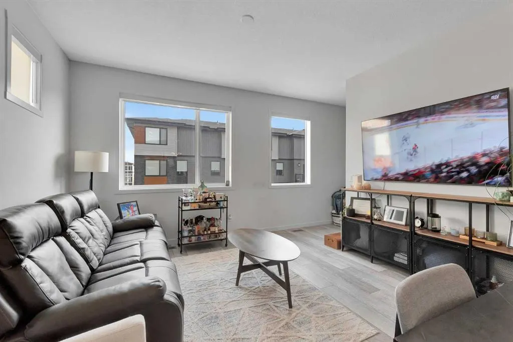 316 Corner Glen Circle NE