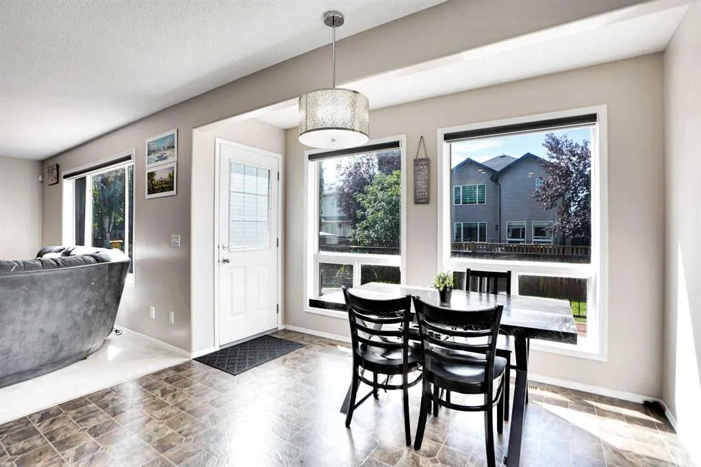 216 West Lakeview Circle