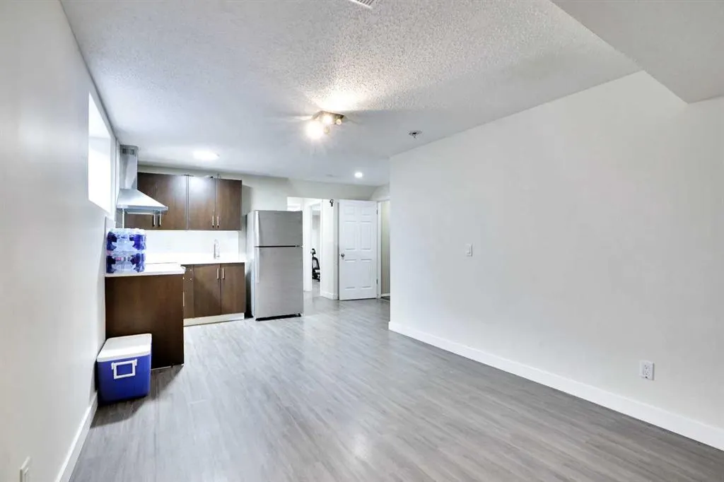 216 West Lakeview Circle