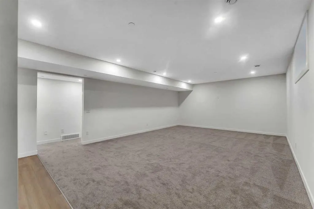 569 Muirfield Crescent