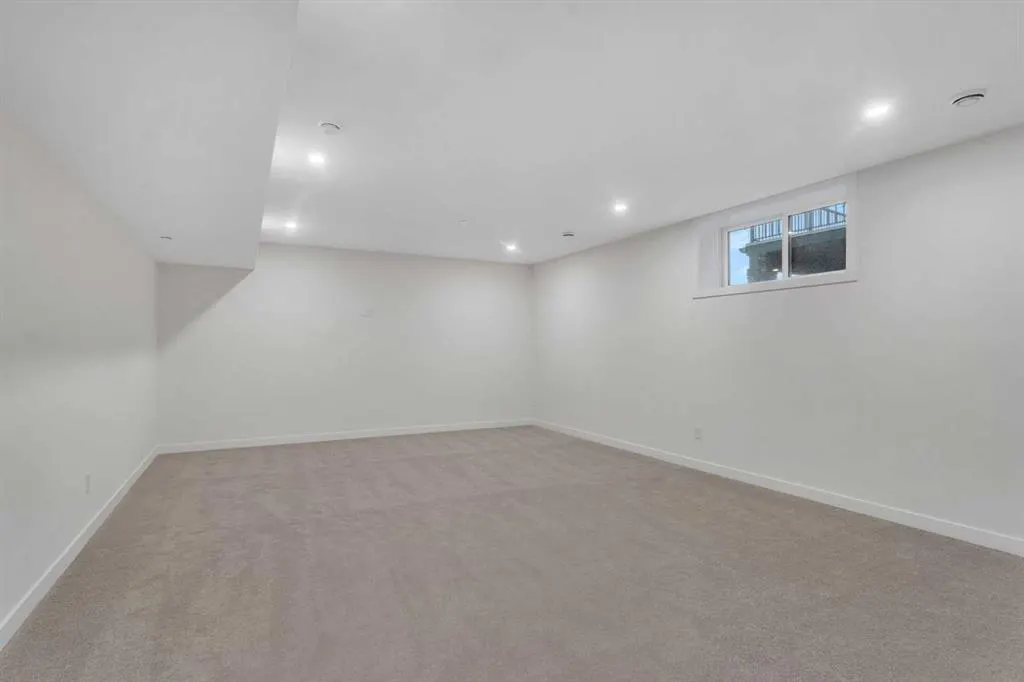 569 Muirfield Crescent