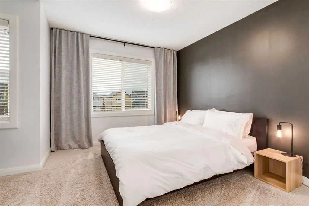 372 Evanspark Gardens NW