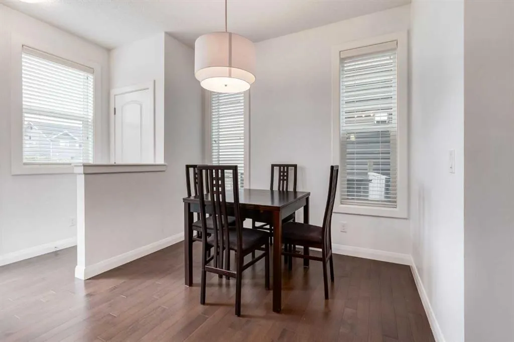 372 Evanspark Gardens NW