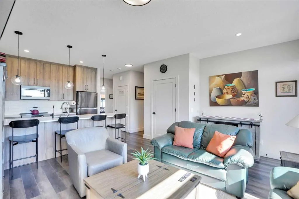19 Royal Elm Green NW
