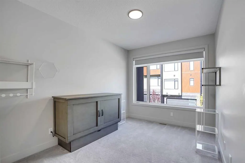 19 Royal Elm Green NW