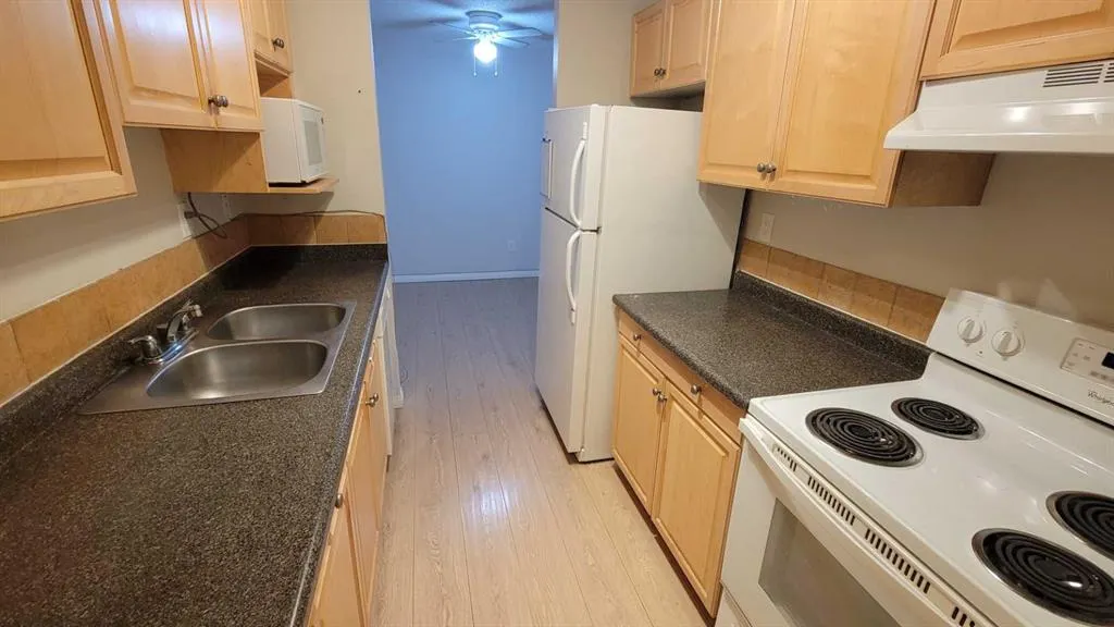 1320 12 Avenue SW, #402