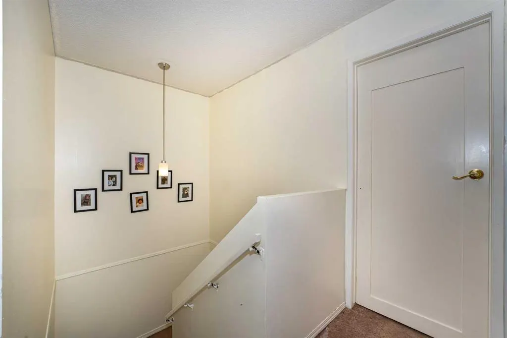 25 Erin Ridge Road SE