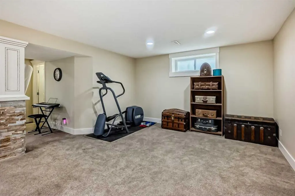 195 West Lakeview Circle
