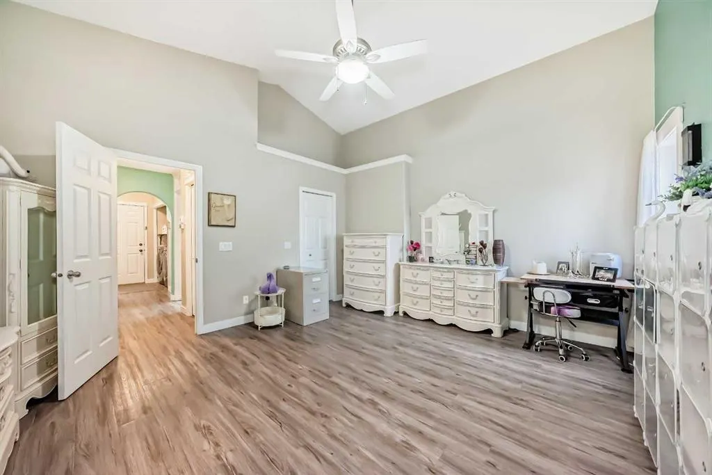195 West Lakeview Circle