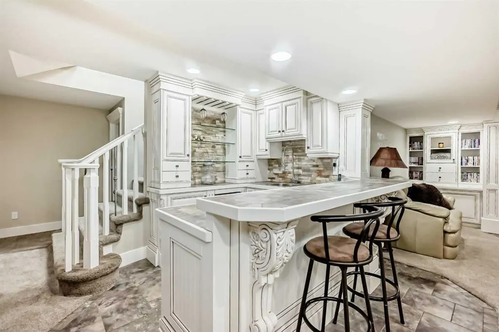 195 West Lakeview Circle