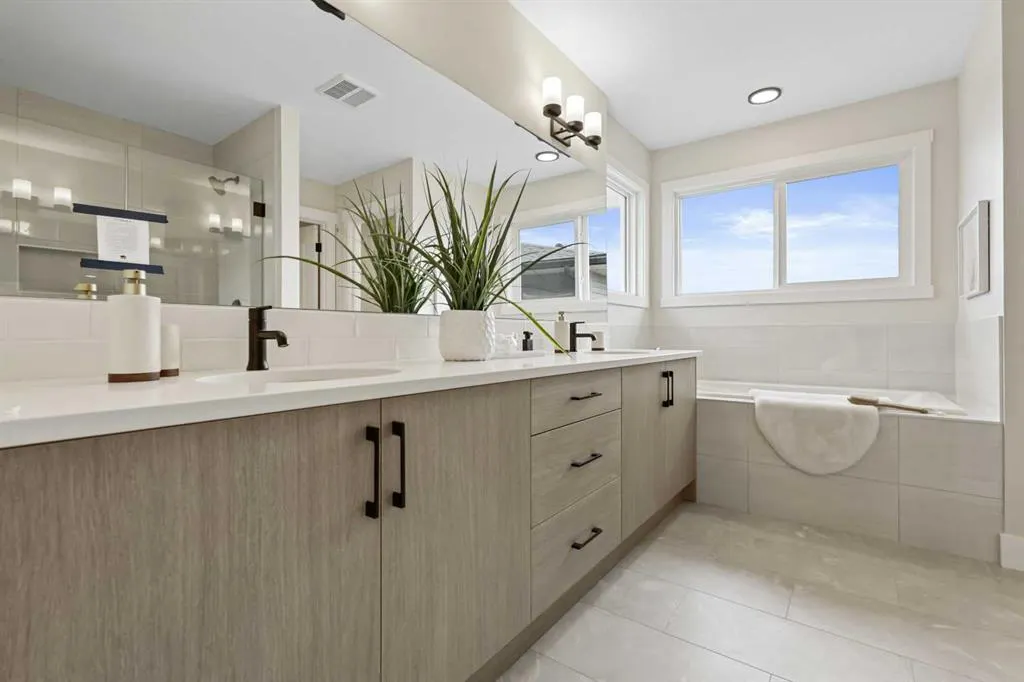 528 Baywater Manor SW