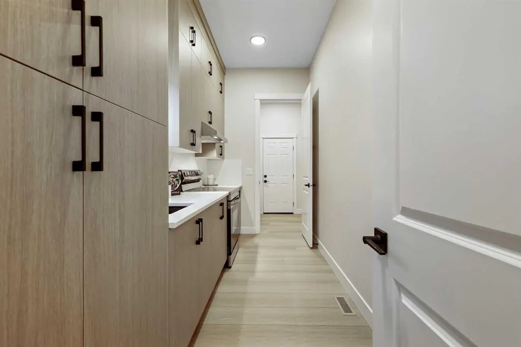 528 Baywater Manor SW