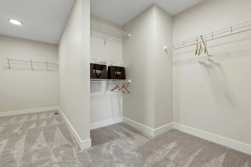 528 Baywater Manor SW