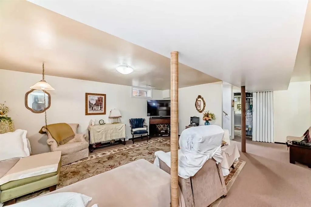 247 Doverview Crescent SE