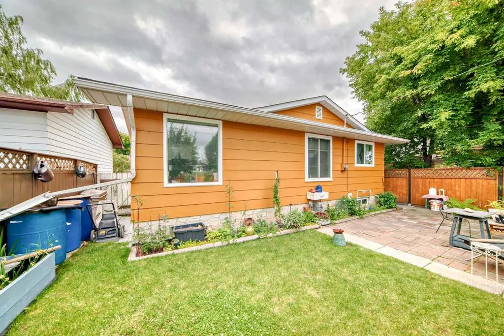 247 Doverview Crescent SE
