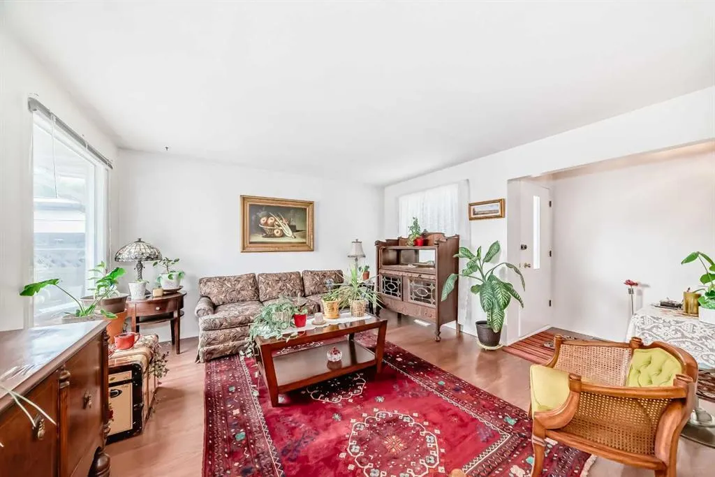 247 Doverview Crescent SE