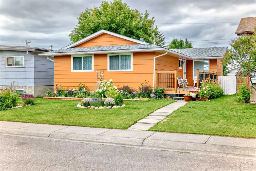 247 Doverview Crescent SE