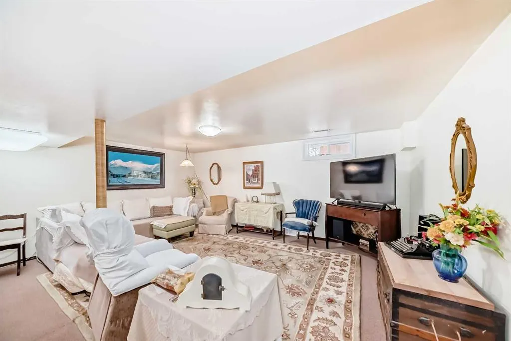 247 Doverview Crescent SE