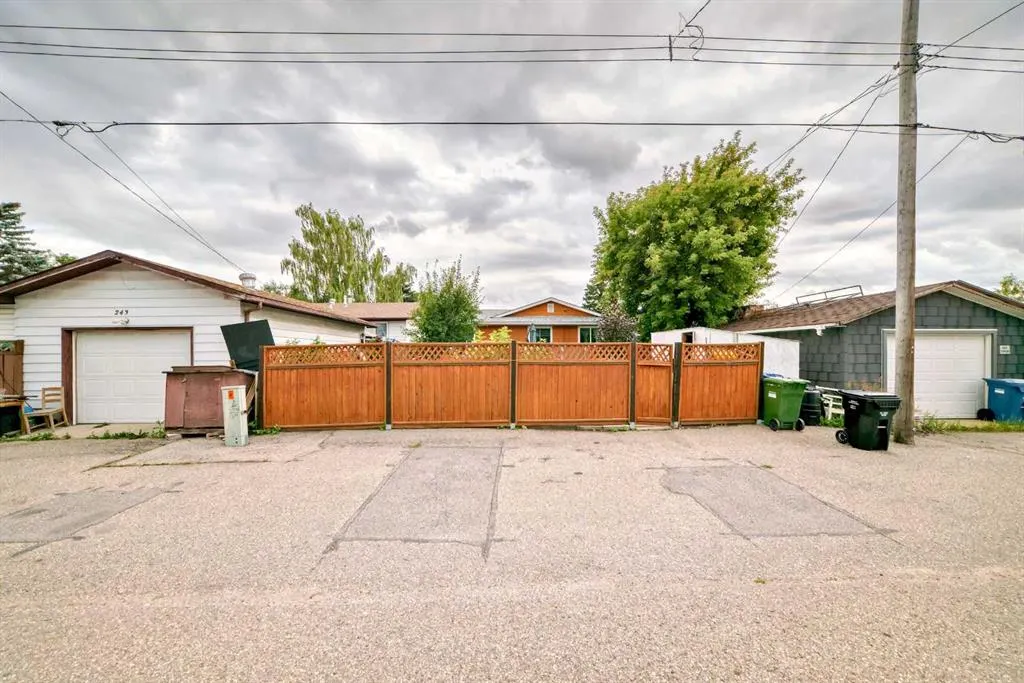 247 Doverview Crescent SE