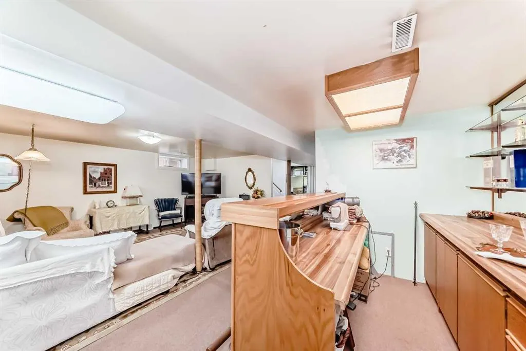 247 Doverview Crescent SE