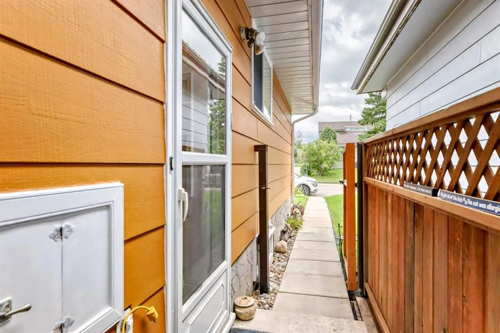 247 Doverview Crescent SE