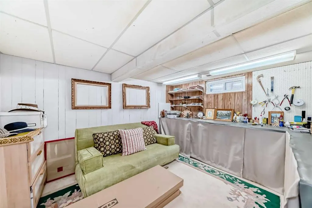 247 Doverview Crescent SE