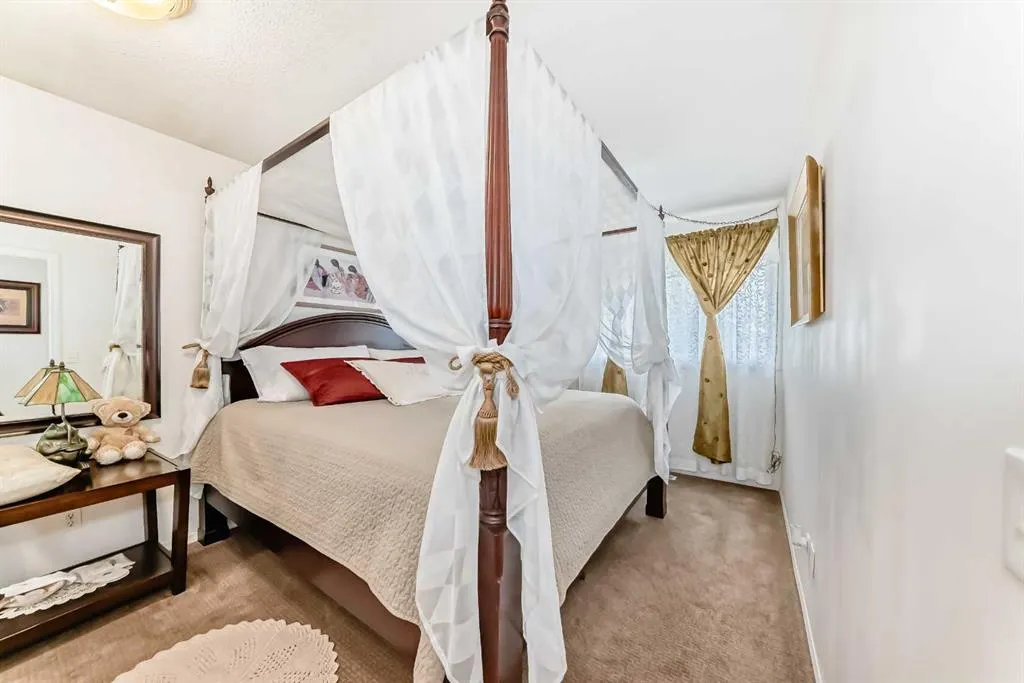 247 Doverview Crescent SE