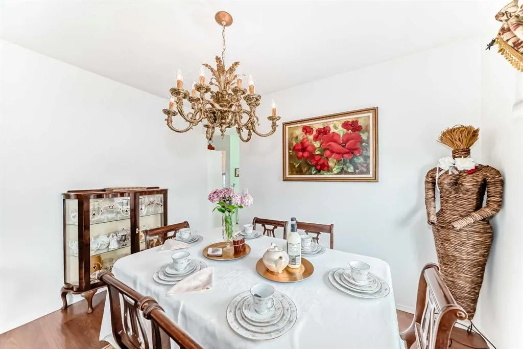 247 Doverview Crescent SE