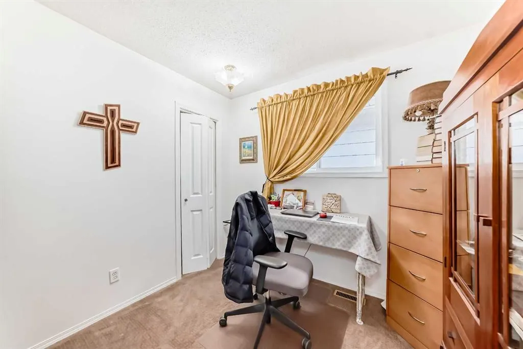 247 Doverview Crescent SE