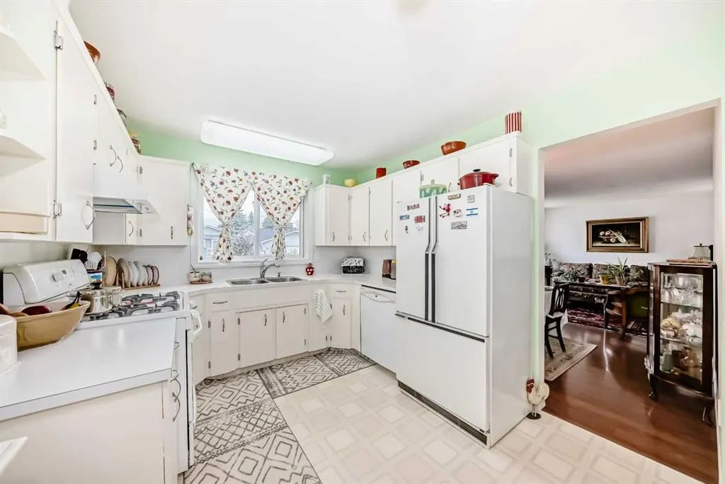 247 Doverview Crescent SE
