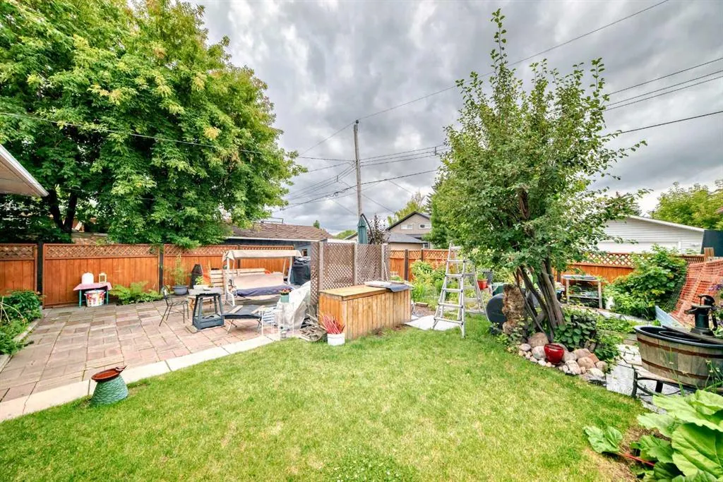 247 Doverview Crescent SE